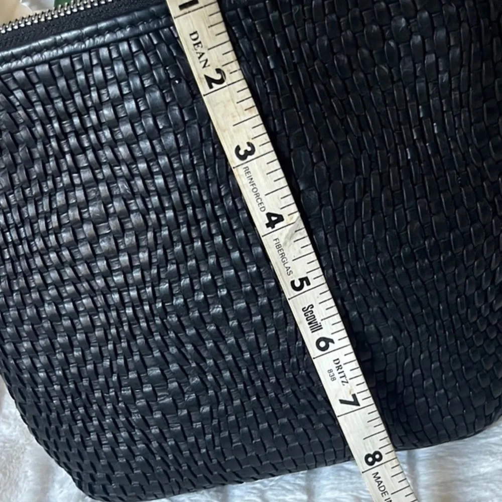 Vilenca Holland Elegant Black Woven Leather Crossbody Bag - Picture 3 of 8